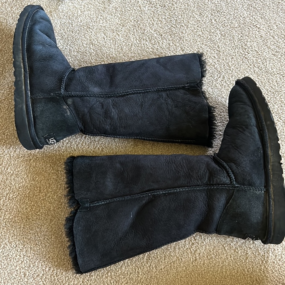 UGG Australia, black triple button Bailey boots - Picture 4 of 5